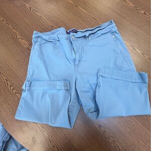 Gloria Vanderbilt gray capris